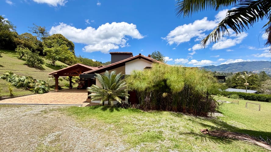 Casa de 6 alcobas en venta en El Retiro, 420 m² · foto 2 de 24