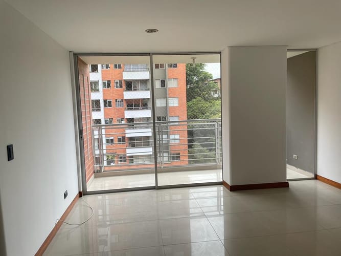 Apartamento de 3 alcobas en arriendo en Loma Del Esmeraldal, Envigado, 104 m² · foto 2 de 24