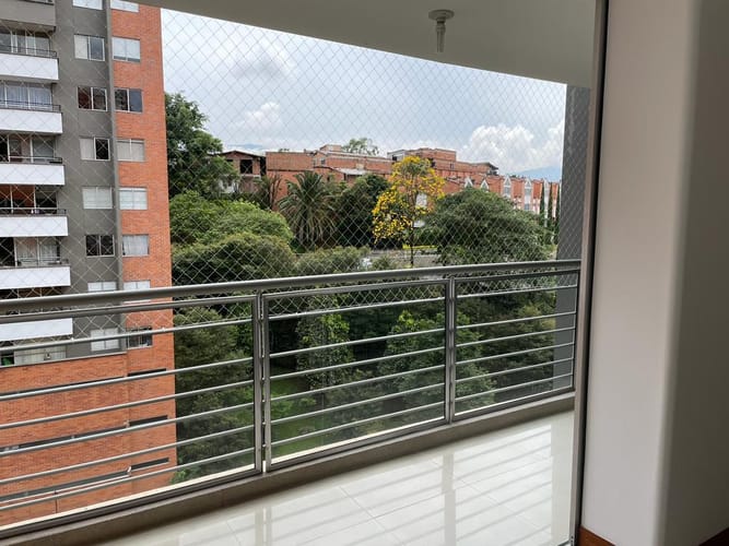 Apartamento de 3 alcobas en arriendo en Loma Del Esmeraldal, Envigado, 104 m² · foto 3 de 24
