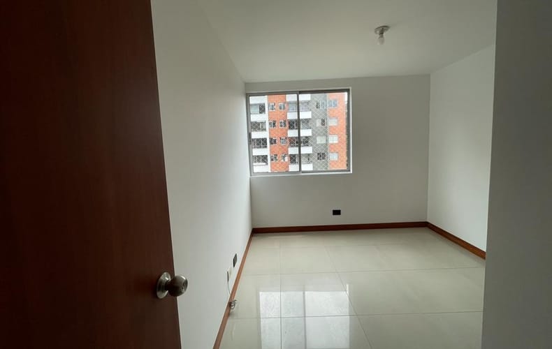 Apartamento de 3 alcobas en arriendo en Loma Del Esmeraldal, Envigado, 104 m² · foto 12 de 24