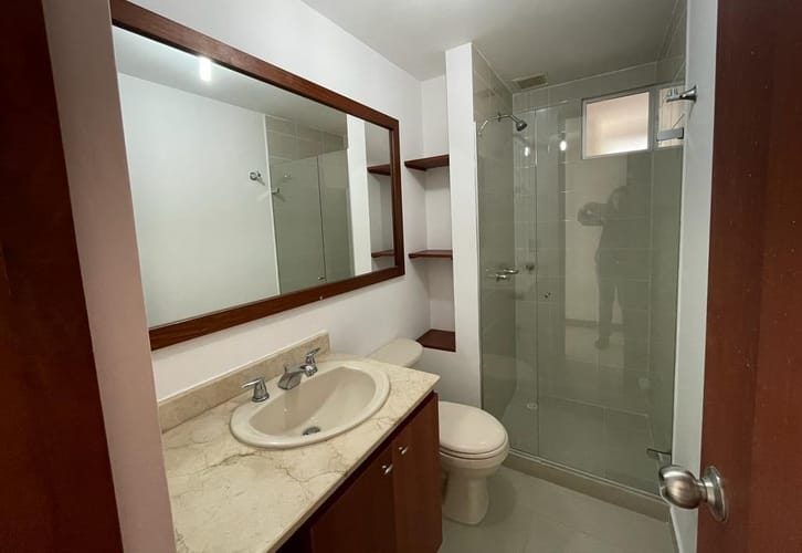 Apartamento de 3 alcobas en arriendo en Loma Del Esmeraldal, Envigado, 104 m² · foto 16 de 24