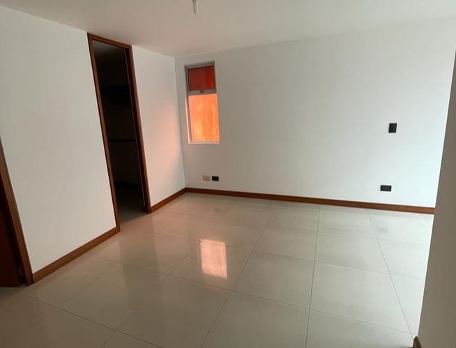 Apartamento de 3 alcobas en arriendo en Loma Del Esmeraldal, Envigado, 104 m² · foto 18 de 24