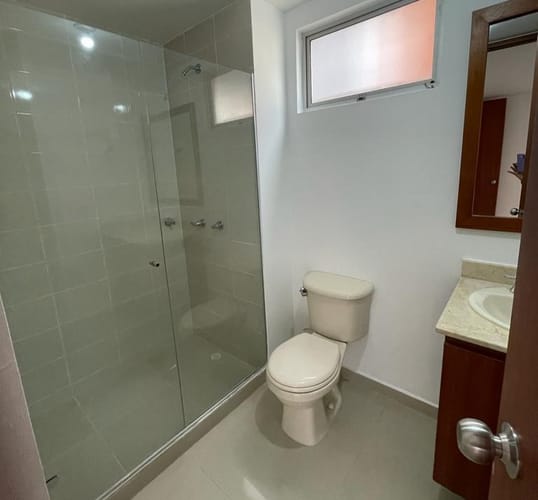 Apartamento de 3 alcobas en arriendo en Loma Del Esmeraldal, Envigado, 104 m² · foto 21 de 24