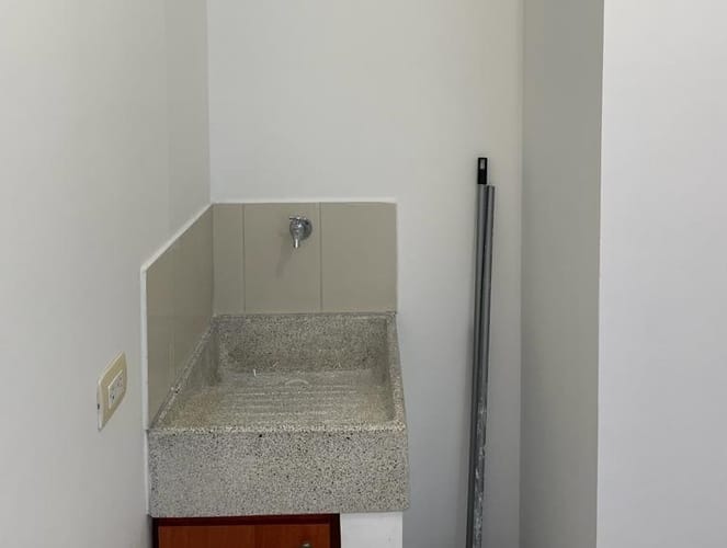 Apartamento de 3 alcobas en arriendo en Loma Del Esmeraldal, Envigado, 104 m² · foto 23 de 24