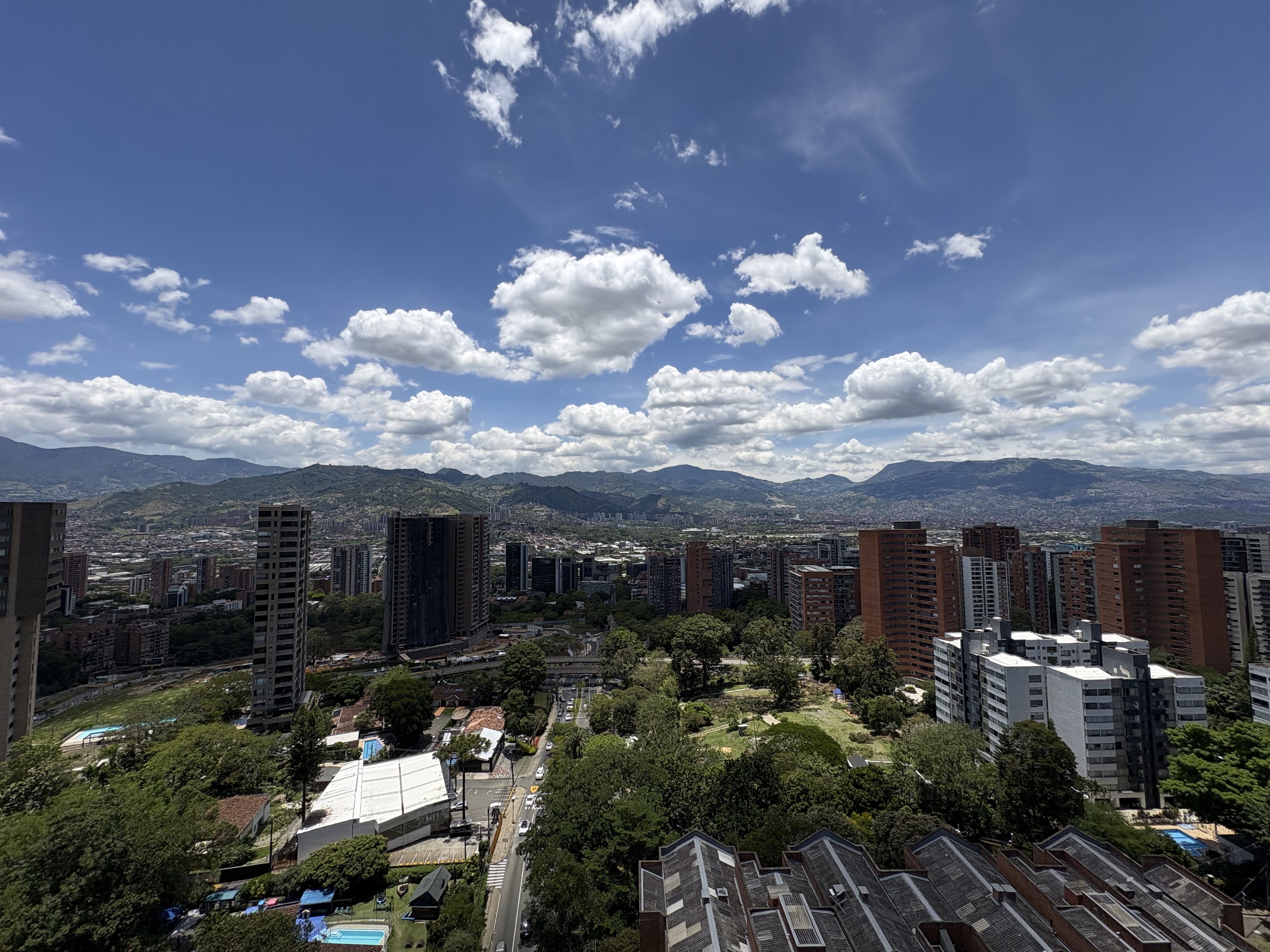 Apartamento en venta en El Poblado, Medellín · foto 2 de 10