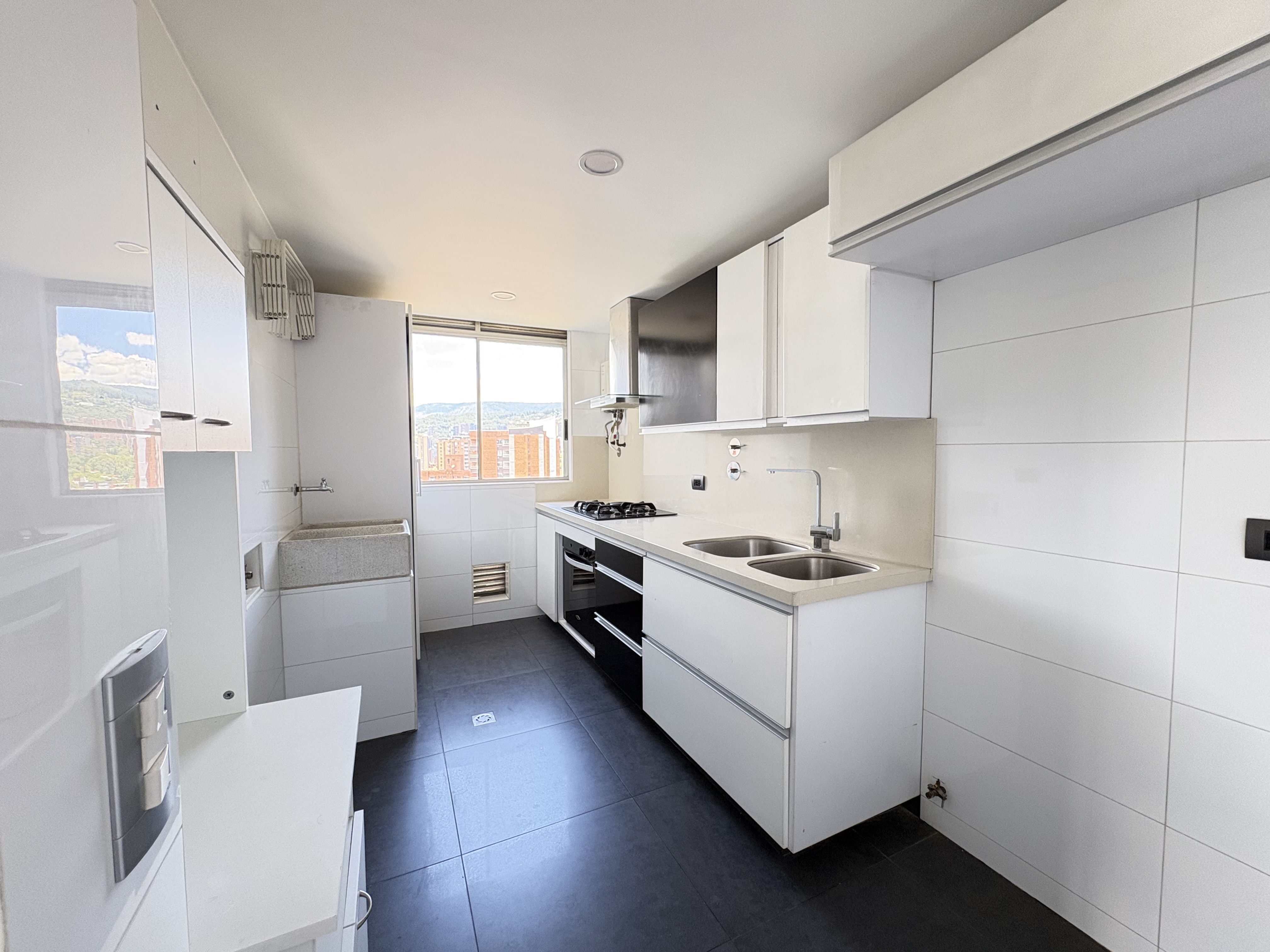 Apartamento en venta en El Poblado, Medellín · foto 4 de 10