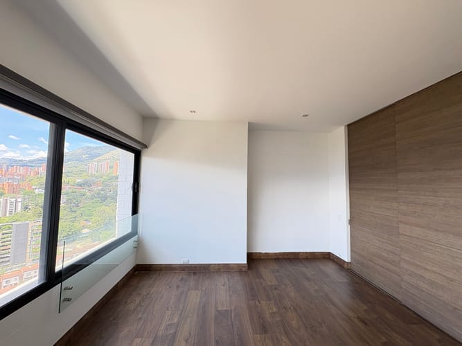 Apartamento de 2 alcobas en venta en Urbanización Las Cumbres, Medellín, 129 m² · foto 8 de 13