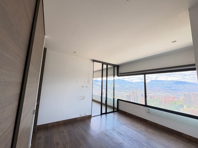 Apartamento de 2 alcobas en venta en Urbanización Las Cumbres, Medellín, 129 m² · foto 9 de 13