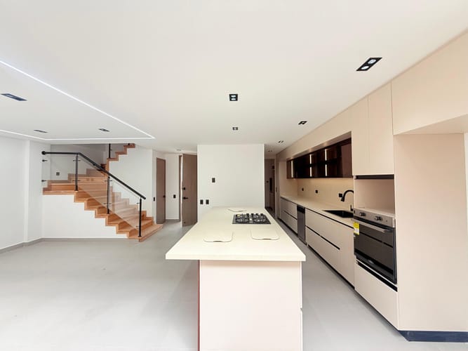 Casa de 3 alcobas en venta en El Porvenir, Rionegro, 170 m² · foto 2 de 18