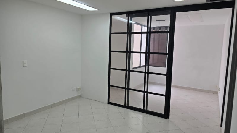 Oficina en arriendo en Patio Bonito, Medellín, 40 m² · foto 2 de 9