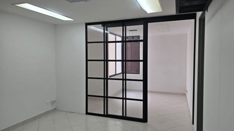 Oficina en arriendo en Patio Bonito, Medellín, 40 m² · foto 6 de 9