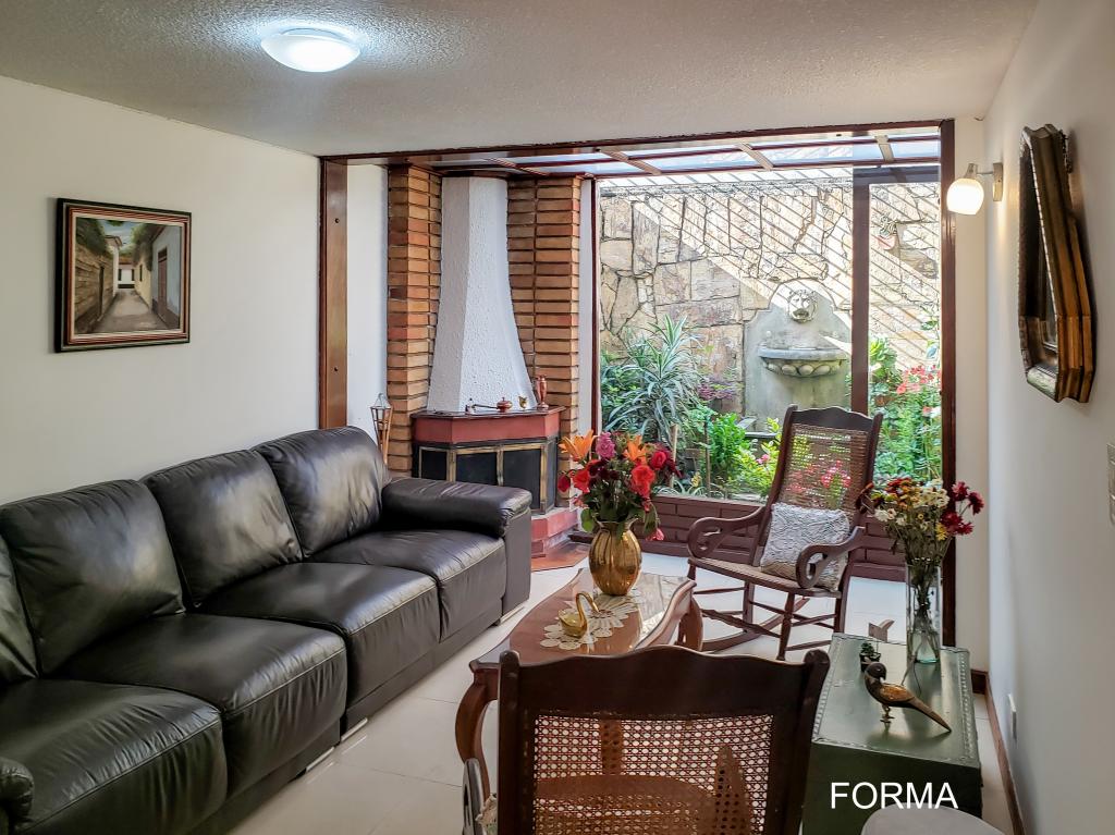 Casa en venta en Caobos Salazar, Bogotá · foto 2 de 24
