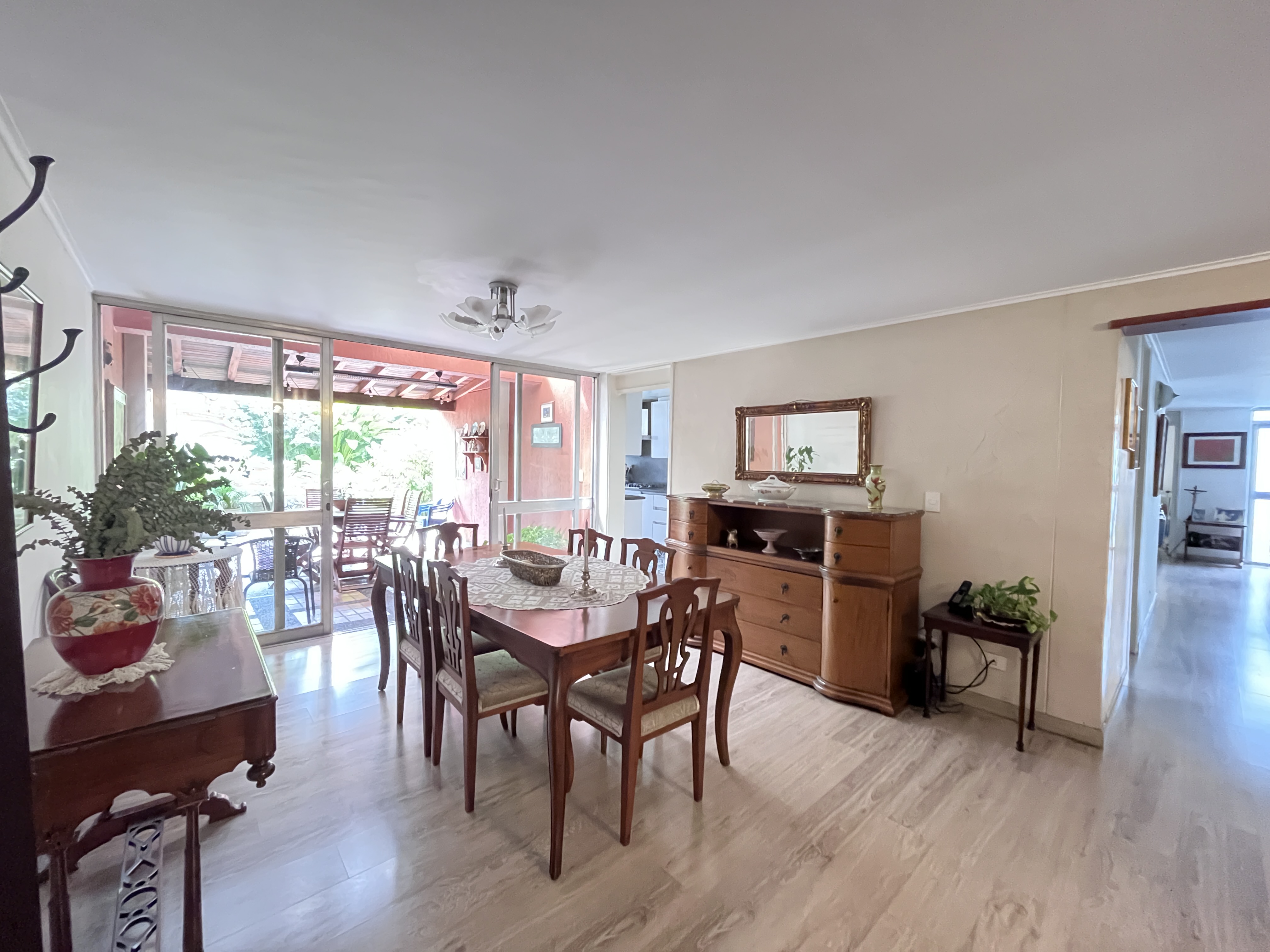 Apartamento en venta en El Poblado, Medellín · foto 3 de 24