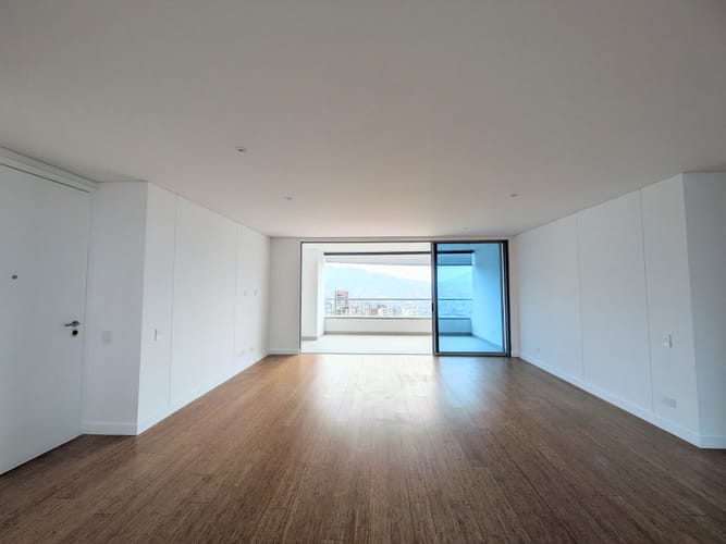 Apartamento de 3 alcobas en venta en Los Balsos, Medellín, 204 m² · foto 2 de 15
