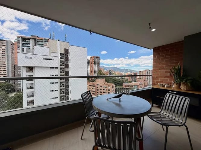 Apartamento en venta en El Poblado, Medellín · foto 2 de 9