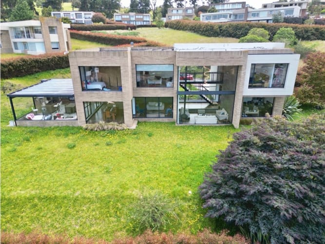 Casa de 4 alcobas en venta en Yerbabonita Bosque Nativo, Sopó, 450 m² · foto 2 de 24