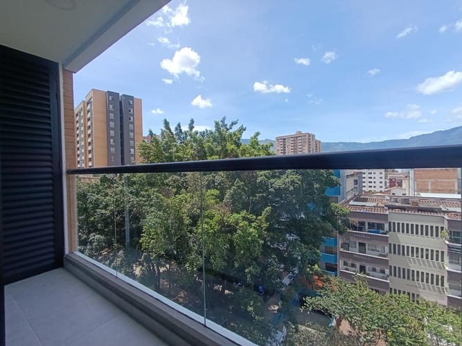 Apartamento de 3 alcobas en venta en Laureles, Medellín, 75 m² · foto 2 de 18
