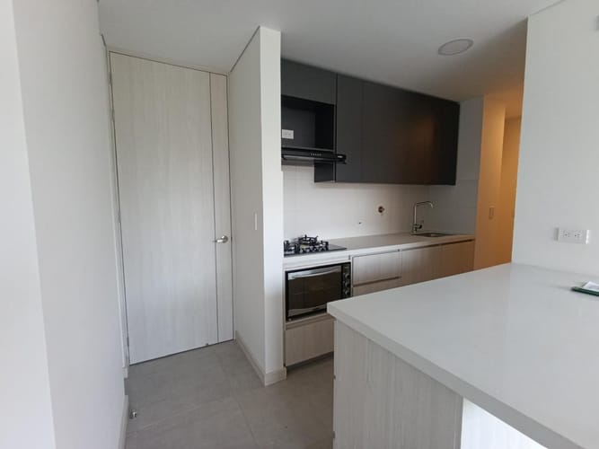 Apartamento de 3 alcobas en venta en Laureles, Medellín, 75 m² · foto 3 de 18