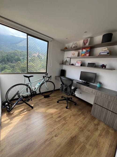 Apartamento de 2 alcobas en arriendo en El Tesoro, Medellín, 130 m² · foto 2 de 24