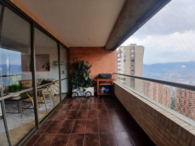 Apartamento de 2 alcobas en arriendo en El Tesoro, Medellín, 130 m² · foto 12 de 24