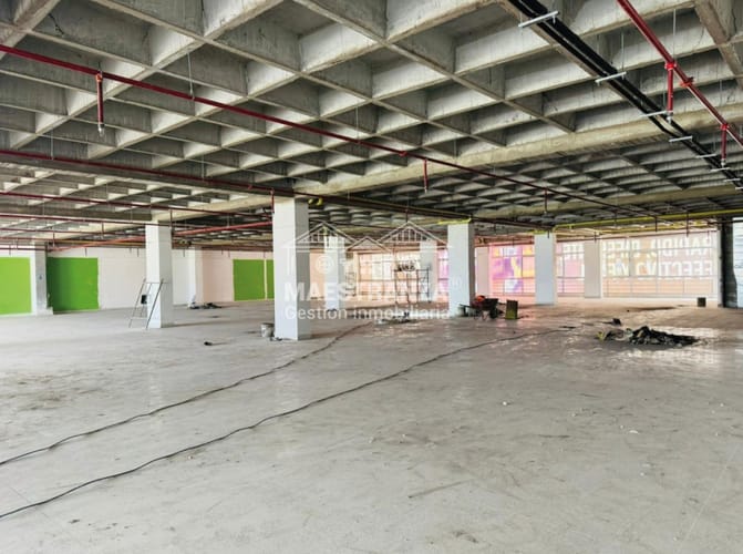 Local en arriendo en San Bernardo, Medellín, 1800 m² · foto 2 de 11