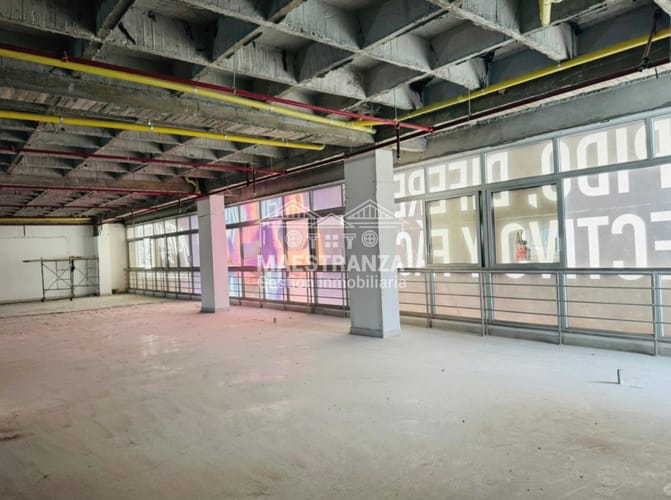 Local en arriendo en San Bernardo, Medellín, 1800 m² · foto 3 de 11