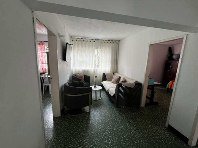 Casa de 5 alcobas en venta en La Victoria, Bucaramanga, 183 m² · foto 3 de 11