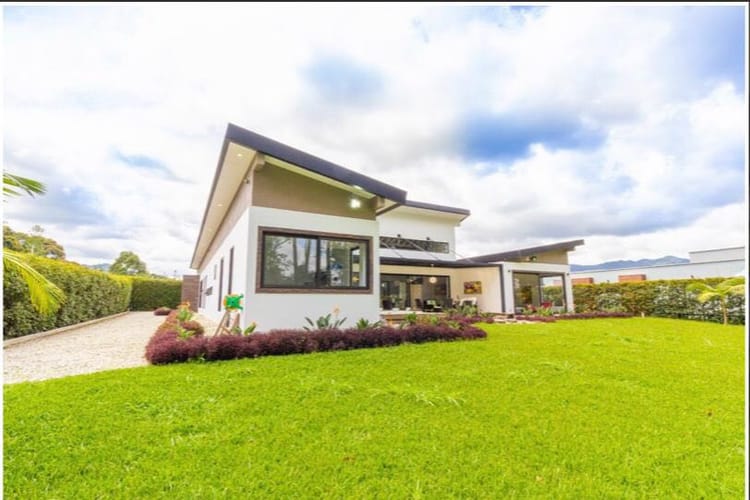 Casa de 5 alcobas en venta en Santa Elena, El Retiro · foto 2 de 24