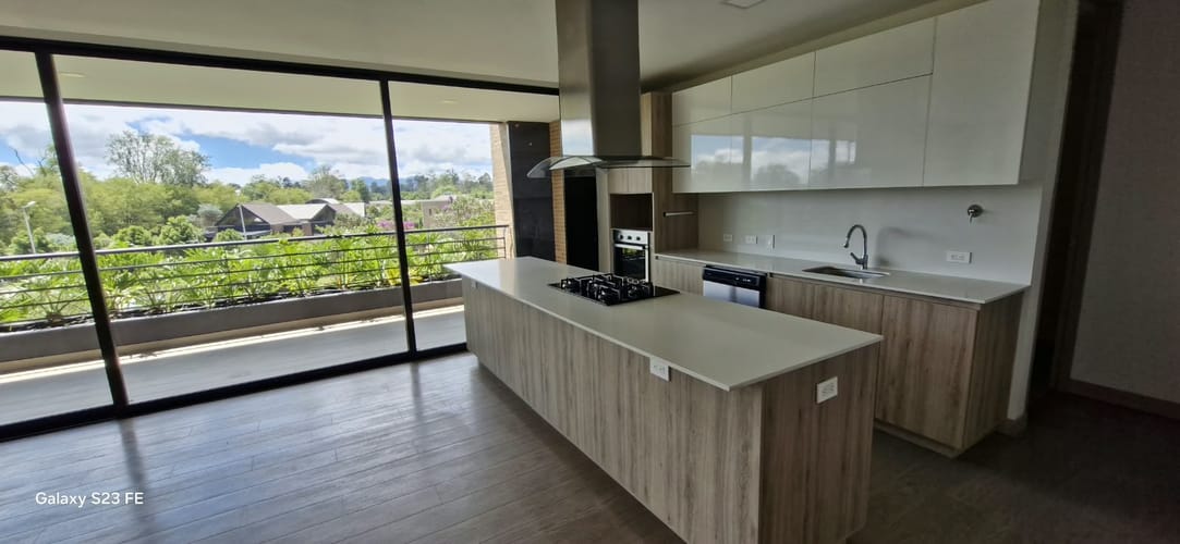 Apartamento de 3 alcobas en arriendo en El Porvenir, Rionegro, 189 m² · foto 3 de 17