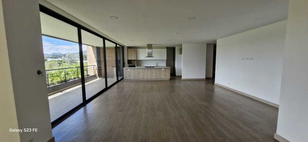 Apartamento de 3 alcobas en arriendo en El Porvenir, Rionegro, 189 m² · foto 4 de 17
