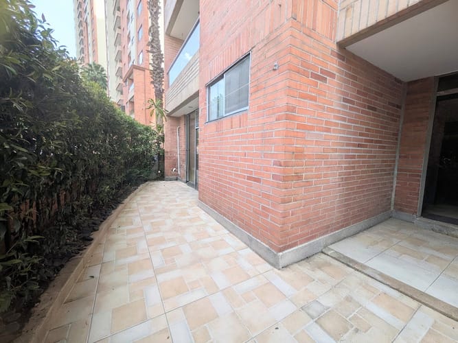 Apartamento de 3 alcobas en venta en El Poblado, Medellín, 120 m² · foto 3 de 10
