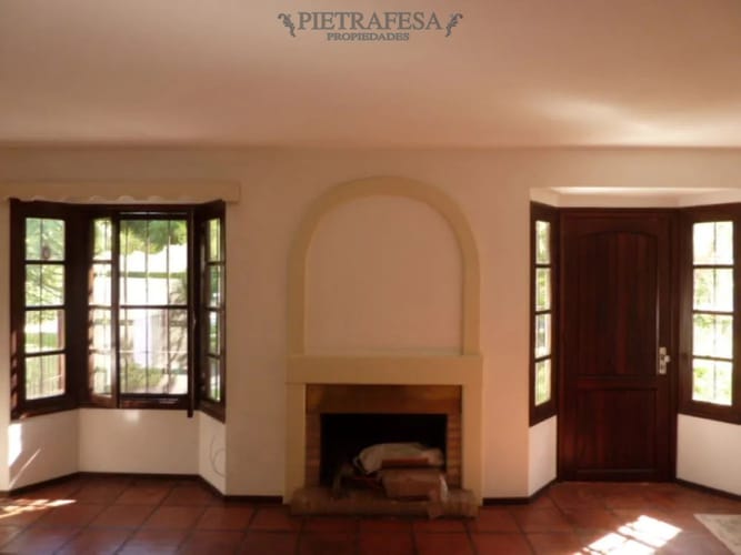 Casa en alquiler, 3 dormitorios, 1 baño, patio, cochera. Punta Gorda. · Foto 1