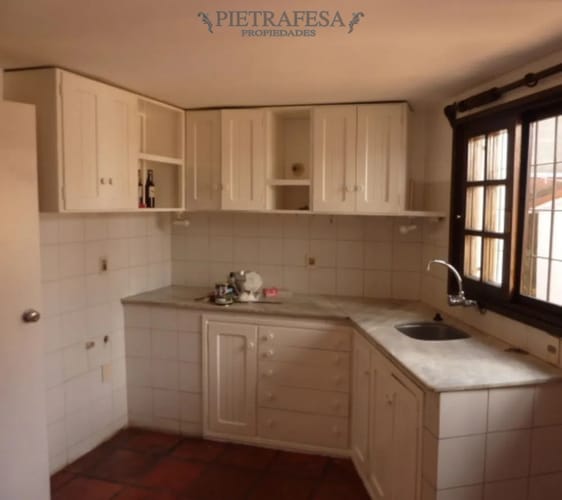 Casa en alquiler, 3 dormitorios, 1 baño, patio, cochera. Punta Gorda. · Foto 2