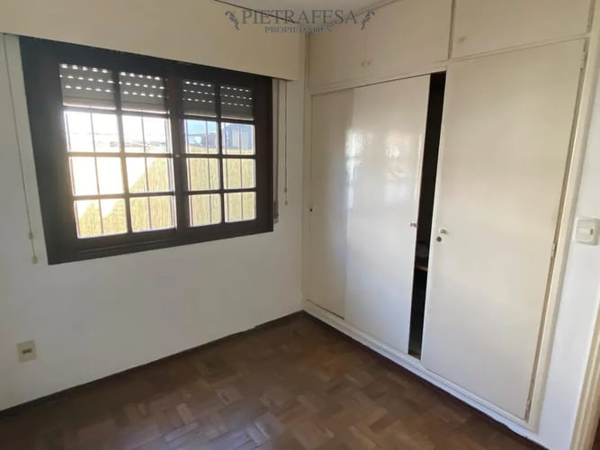 Casa en alquiler, 3 dormitorios, 1 baño, patio, cochera. Punta Gorda. · Foto 5