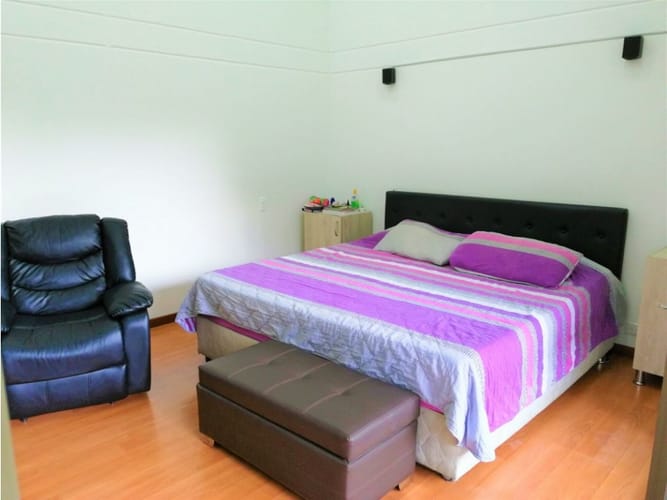 Casa de 4 alcobas en venta en Loma Del Escobero, Envigado, 285 m² · foto 16 de 24