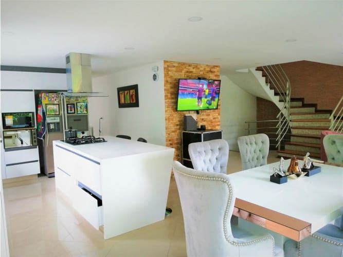 Casa de 4 alcobas en venta en Loma Del Escobero, Envigado, 285 m² · foto 11 de 24