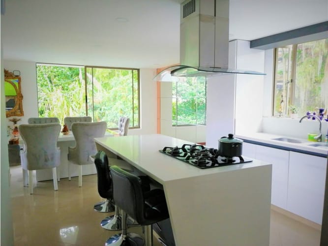Casa de 4 alcobas en venta en Loma Del Escobero, Envigado, 285 m² · foto 12 de 24