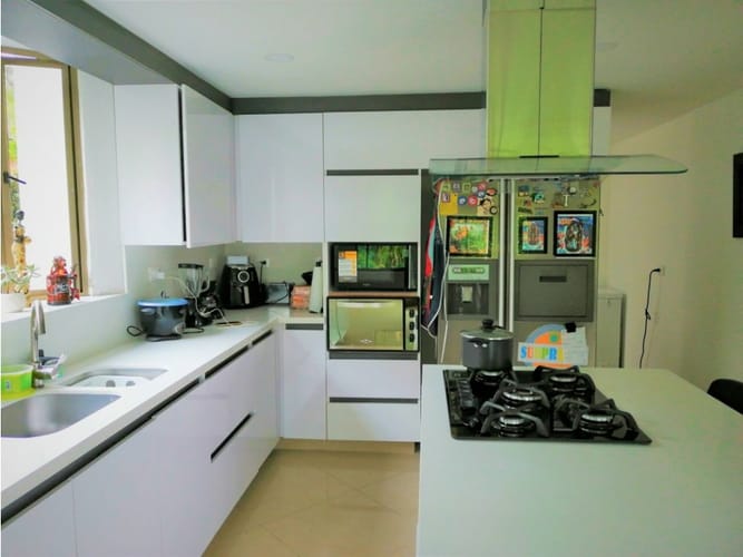 Casa de 4 alcobas en venta en Loma Del Escobero, Envigado, 285 m² · foto 13 de 24