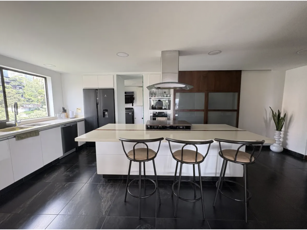 Apartamento en venta en El Poblado, Medellín · foto 4 de 19