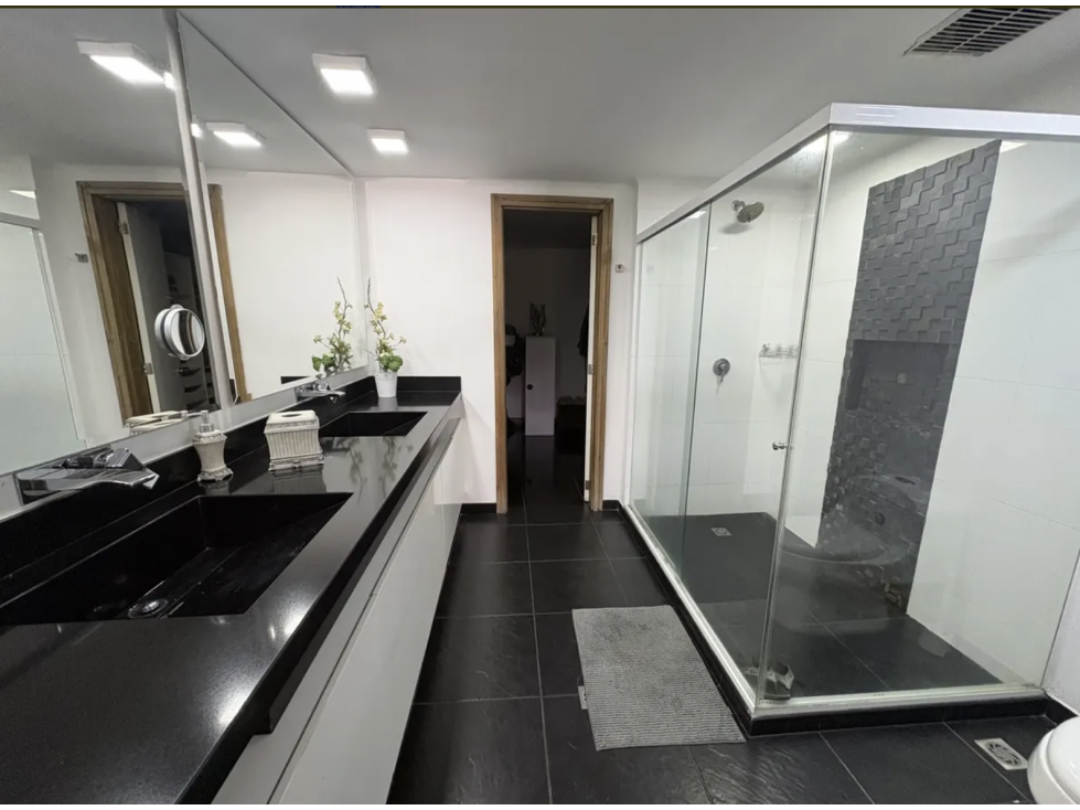 Apartamento en venta en El Poblado, Medellín · foto 12 de 19