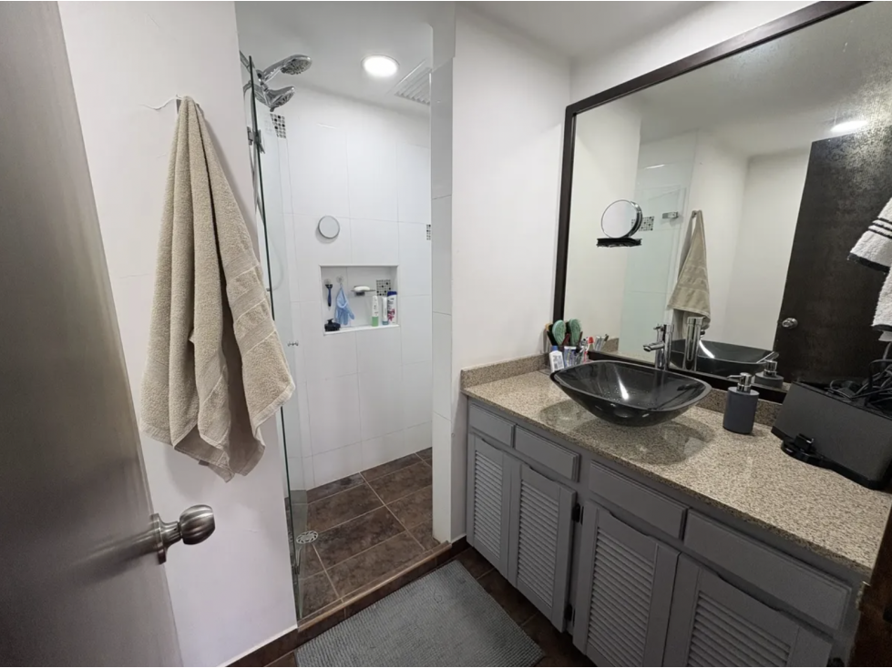 Apartamento en venta en El Poblado, Medellín · foto 16 de 19