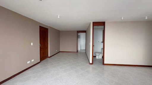 Apartamento en arriendo en Los Balsos, Medellín · foto 2 de 17