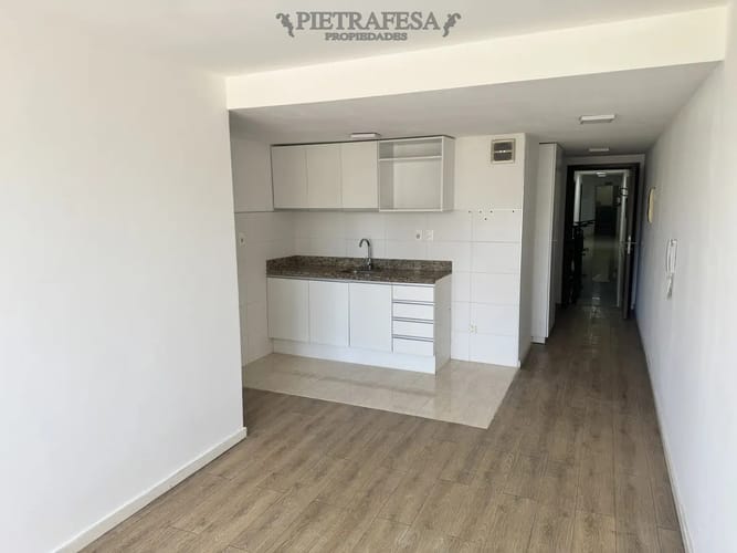 Apartamento en alquiler, 1 dormitorio, 1 baño, balcón. Tres Cruces. · Foto 5