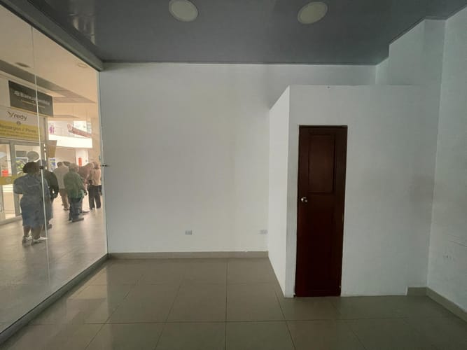 Local en arriendo en El Cedro, Cali, 14 m² · foto 12 de 19