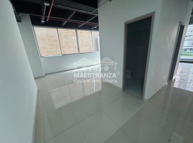 Local en arriendo en Loma De La Doctora, Sabaneta, 1048 m² · foto 2 de 24