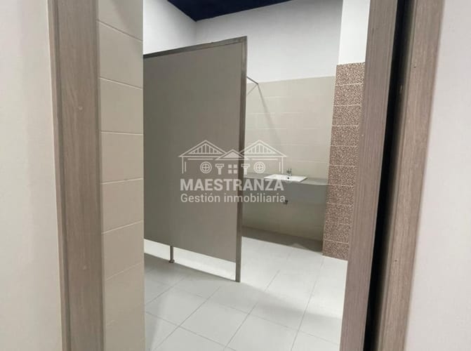 Local en arriendo en Loma De La Doctora, Sabaneta, 1048 m² · foto 4 de 24