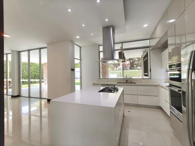 Casa de 5 alcobas en arriendo en El Sena, Cali, 300 m² · foto 3 de 24