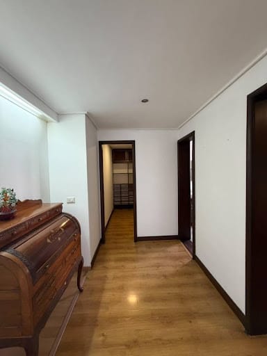 Apartamento de 3 alcobas en arriendo en Loma Del Campestre, Medellín, 420 m² · foto 9 de 24