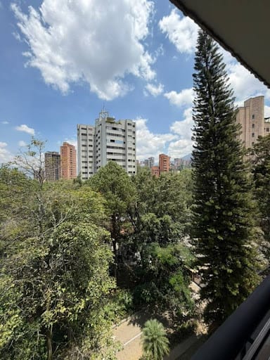 Apartamento de 3 alcobas en arriendo en Loma Del Campestre, Medellín, 420 m² · foto 10 de 24