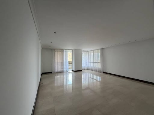 Apartamento de 3 alcobas en arriendo en Loma Del Campestre, Medellín, 420 m² · foto 11 de 24